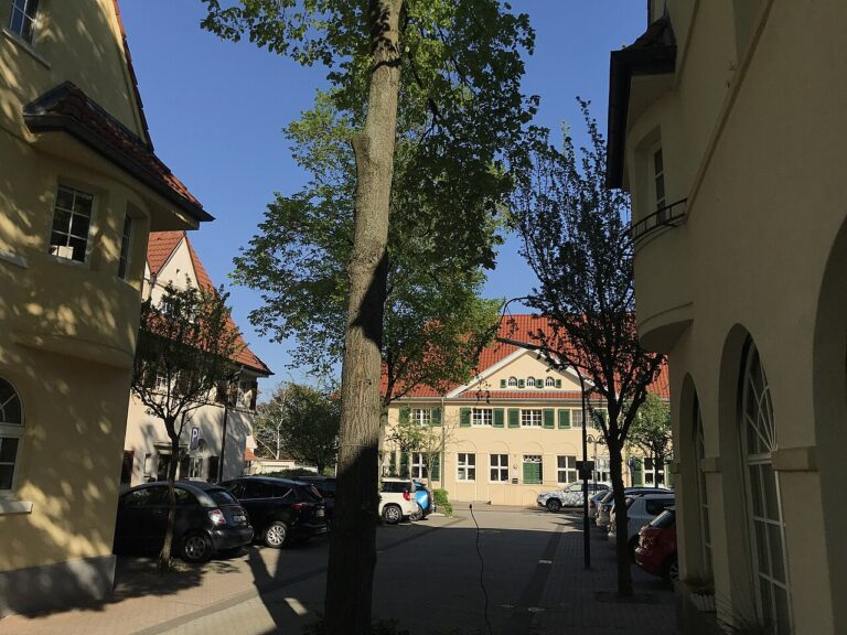 Mit dem Heimat- und Geschichtsverein Troisdorf unterwegs: Führung durch die Rote Kolonie in Troisdorf-West